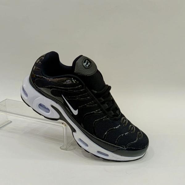 Nike Teen Air Fie Beyaz Taban Siyah Beyaz