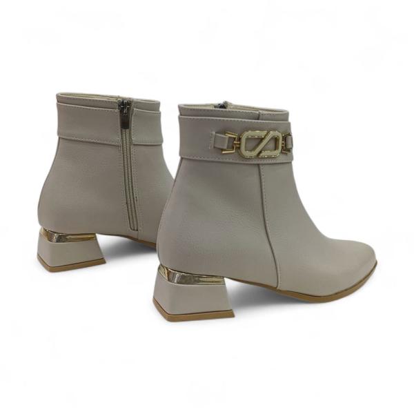 Bej Taş Detaylı Yandan Fermuarlı Kısa Topuklu Kadın Bot