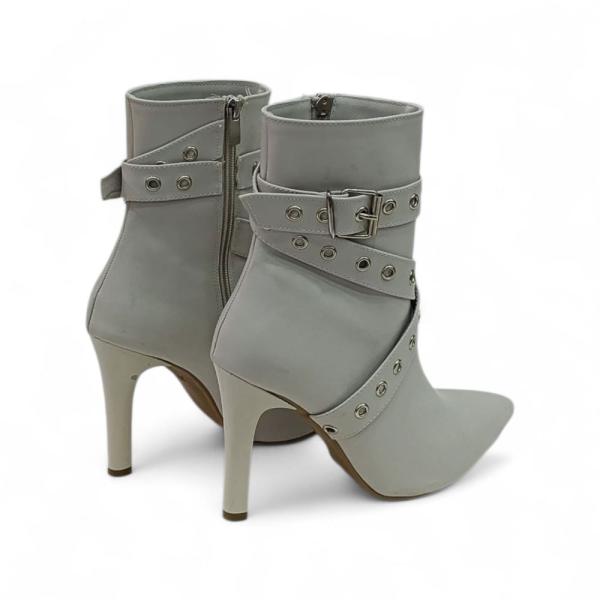 Bej Toka Detaylı İnce Taban Sivri Burun Kadın Topuklu Bot