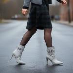 Bej Toka Detaylı İnce Taban Sivri Burun Kadın Topuklu Bot