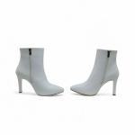 Beyaz Beyaz Yandan Fermuarlı İnci Topuklu Kadın Bot