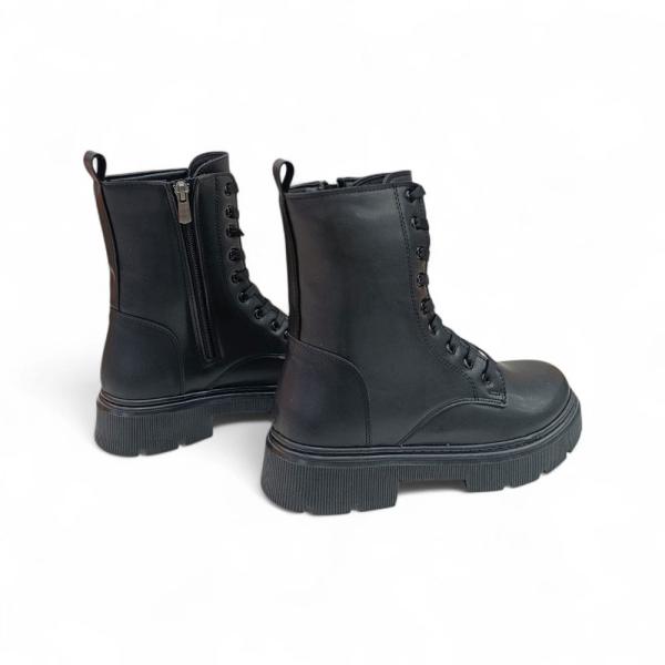 Siyah Bağcıklı Fermuarlı Kadın Postal