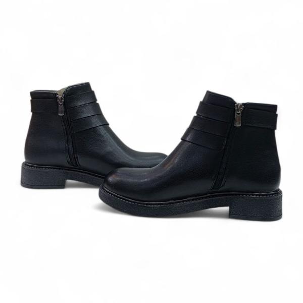 Siyah Cilt Toka Detaylı Yandan Fermuarlı Kısa Topuklu Kadın Bot