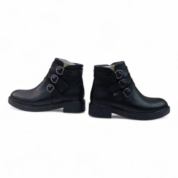 Siyah Cilt Toka Detaylı Yandan Fermuarlı Kısa Topuklu Kadın Bot