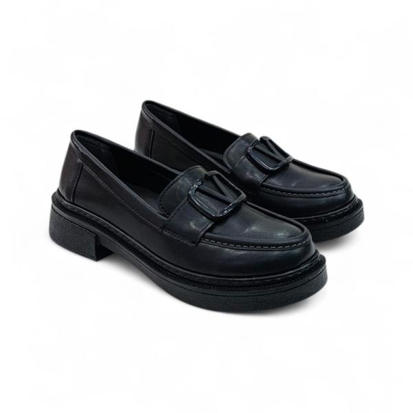 Siyah Cilt V toka Detaylı Kadın Loafer