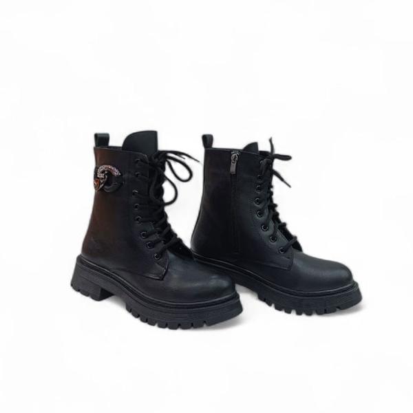 Siyah Cilt Zincir Detaylı Bağcıklı Yandan Fermuarlı Kadın Bot