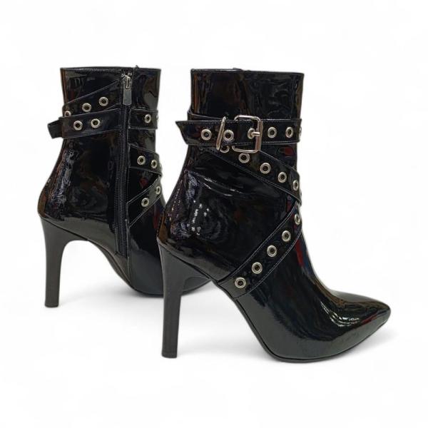 Siyah Rugan Toka Detaylı Yandan Fermuarlı Yüksek Topuklu Kadın Bot