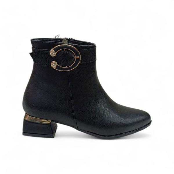 Siyah Toka Detaylı Yandan Fermuarlı Kadın Kısa Topuklu Bot
