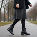 Siyah Toka Detaylı Yandan Fermuarlı Kadın Kısa Topuklu Bot