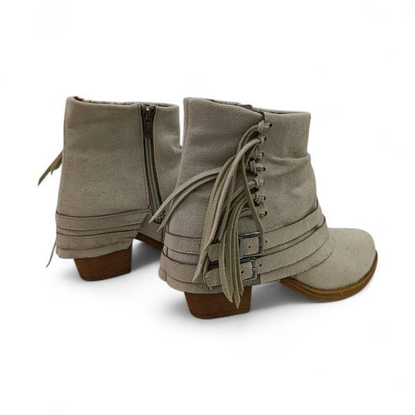 Bej Süet Püskül Toka Detaylı Fermuarlı Detaylı Kadın Topuklu Bot