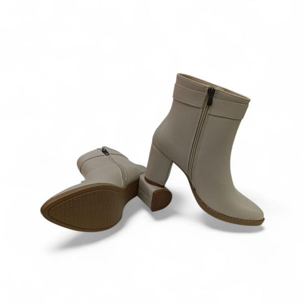 Bej Toka Detaylı Yandan Fermuarlı Kalın Topuklu Kadın Bot