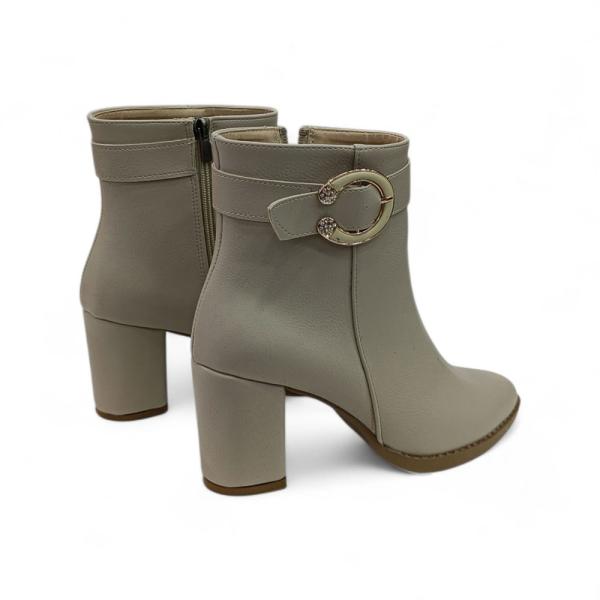 Bej Toka Detaylı Yandan Fermuarlı Kalın Topuklu Kadın Bot