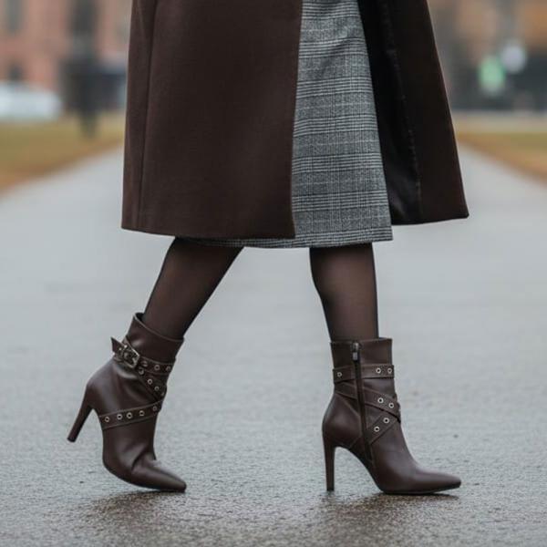 Acı Kahve Toka Detaylı İnce Taban Sivri Burun Kadın Topuklu Bot