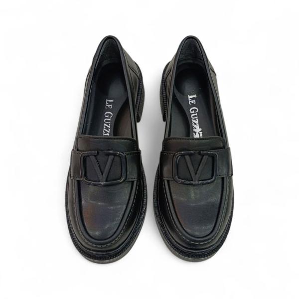 Siyah Cilt V toka Detaylı Kadın Loafer