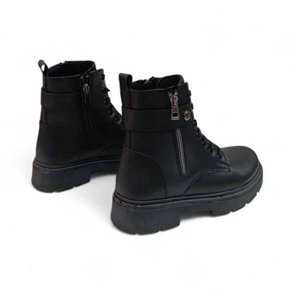 Siyah Kemer Bağcıkl Detaylı Yandan Fermuarlı Kadın Kısa Bot