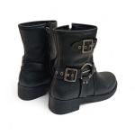 Siyah Metal Toka Detaylı Yandan Fermuarlı Kadın Bot