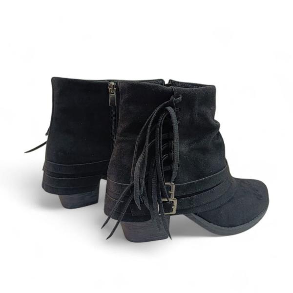 Siyah Süet Püskül Toka Detaylı Fermuarlı Detaylı Kadın Topuklu Bot