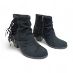 Siyah Süet Püskül Toka Detaylı Fermuarlı Detaylı Kadın Topuklu Bot