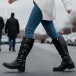 Siyah Toka Detaylı Yandan Fermuarlı Kadın Çizme